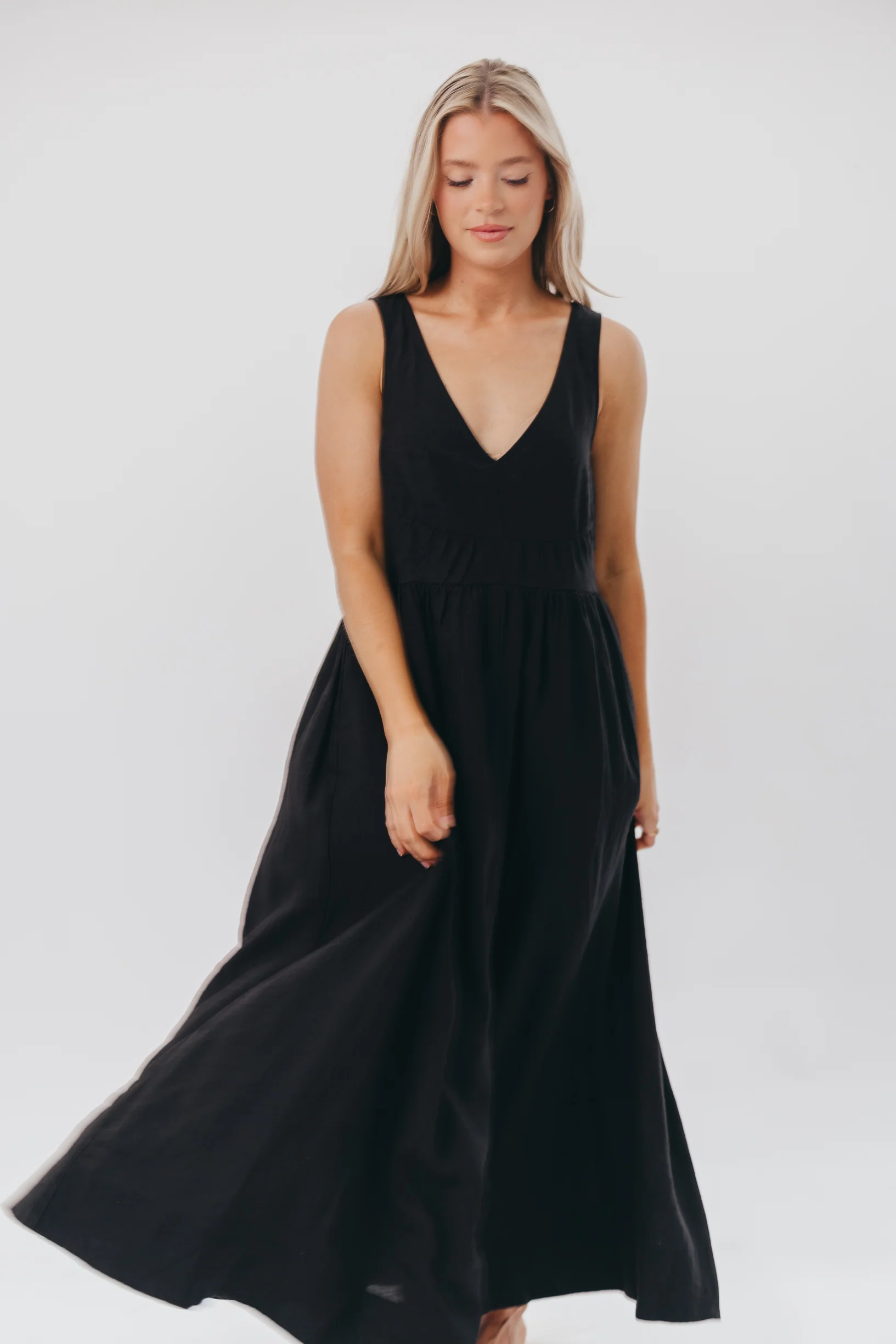 Eleonie 100% Linen Maxi Dress in Black - Iieemm