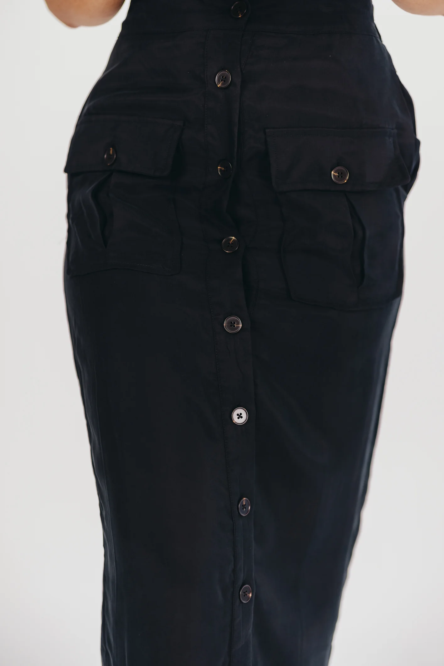 Better Days Button-Down Midi Cargo Skirt in Black - Iieemm