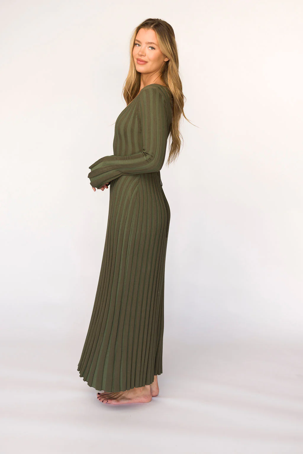Hadley Long Sleeve V-Neck Knit Maxi Dress in Olive- Bump Friendly - Iieemm