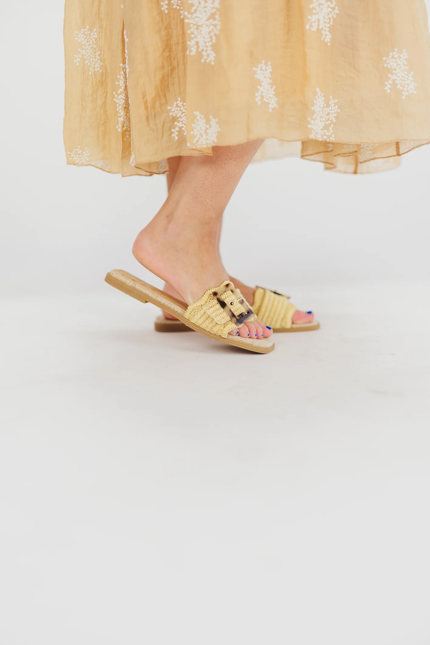 Leslie Raffia Slide with Tortoise Buckle in Yellow Camel - Iieemm