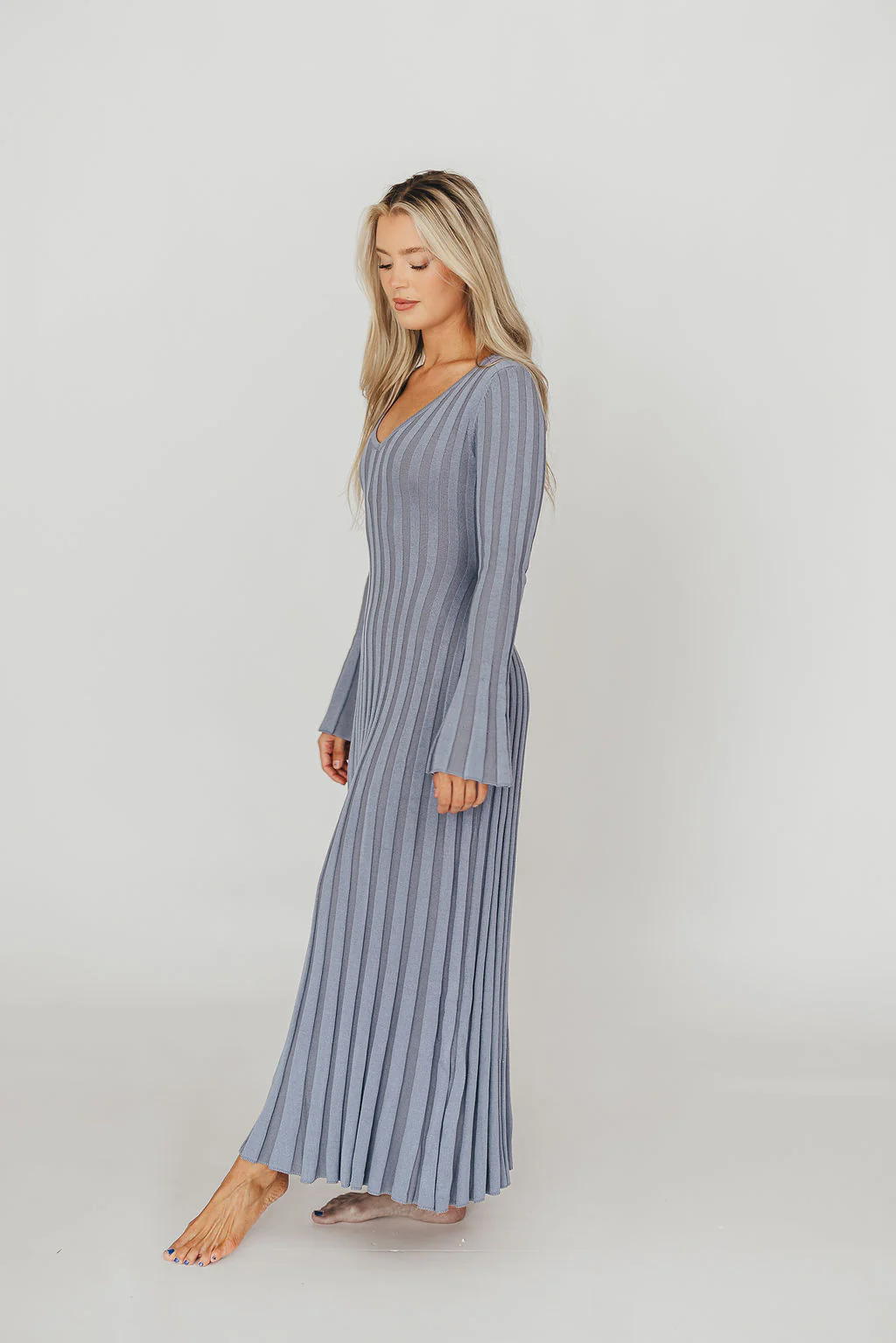 Hadley Long Sleeve V-Neck Knit Maxi Dress in Dusty Blue - Iieemm