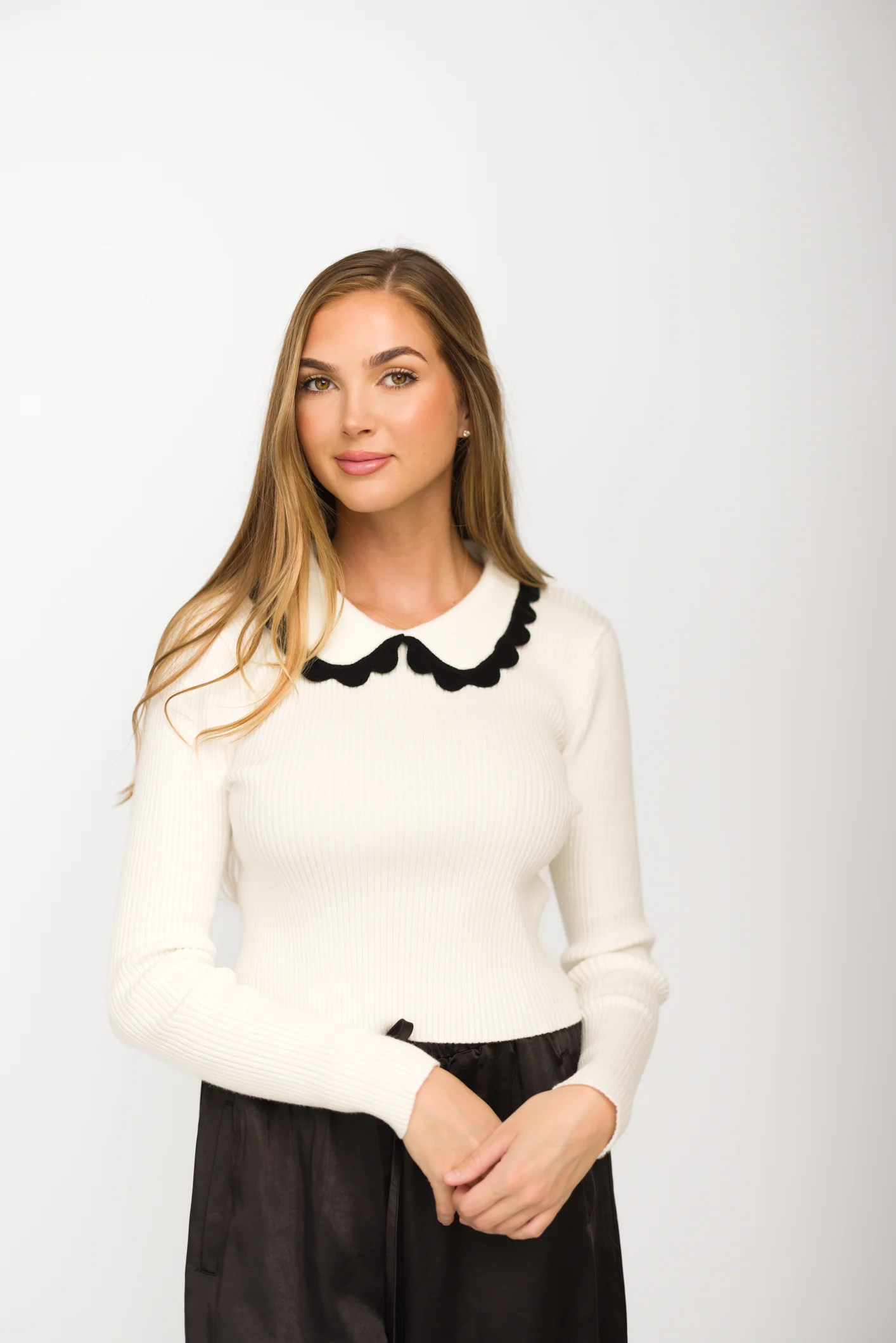Frankie Scalloped Collar Sweater in Off-White - Iieemm