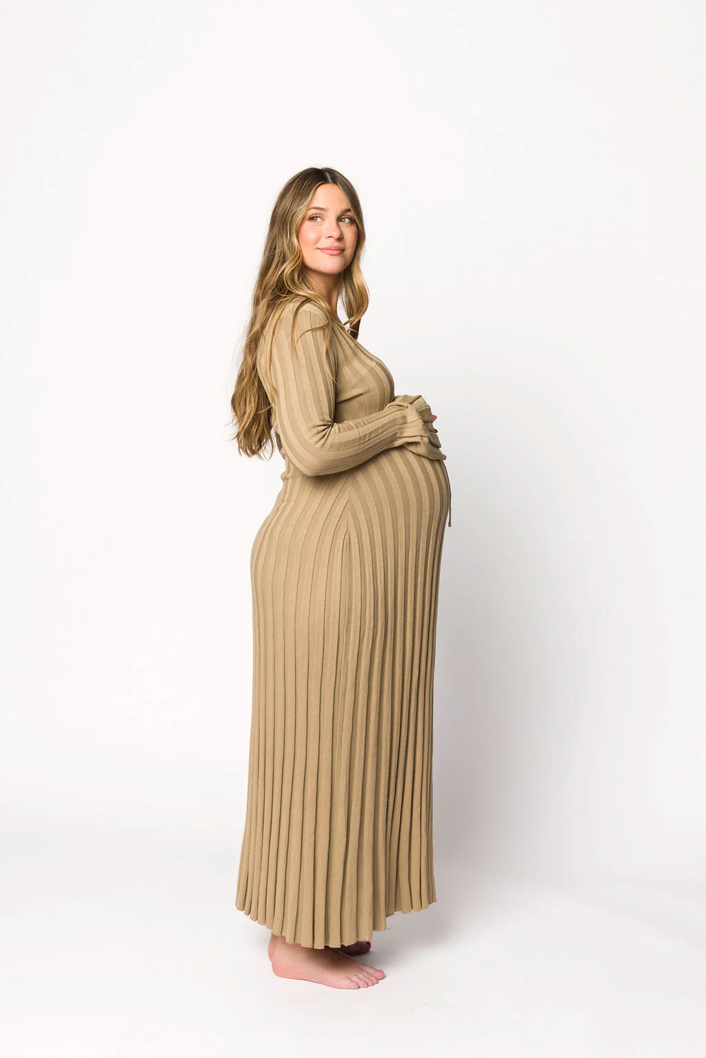 Hadley Long Sleeve V-Neck Knit Maxi Dress in Dune - Iieemm